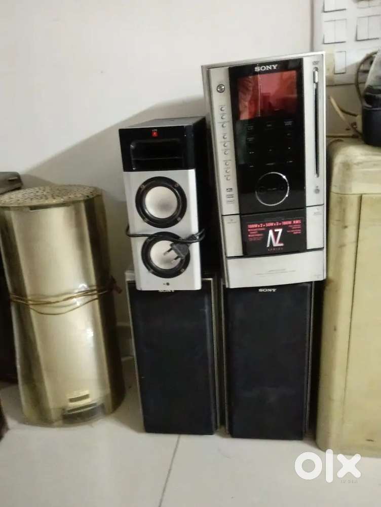 Deck with speaker