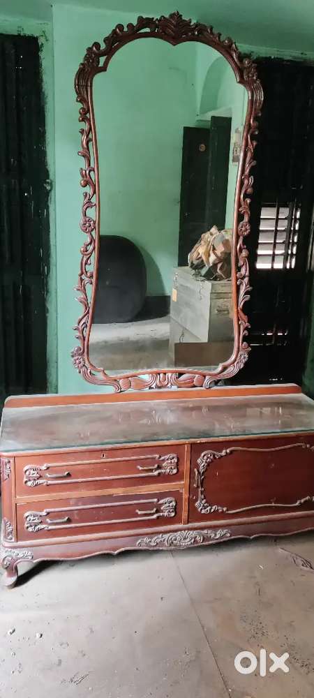 Dressing table