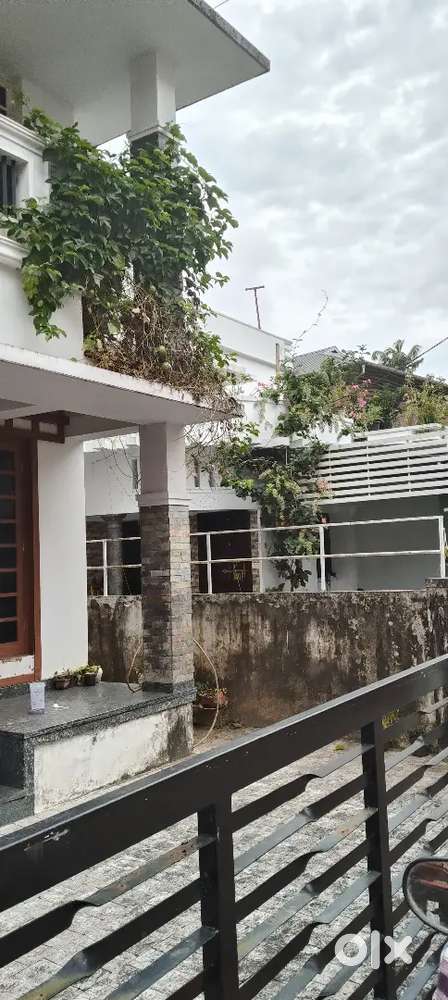 3bhk 6cent Independent house for sale at Vytila Chalikkavattam