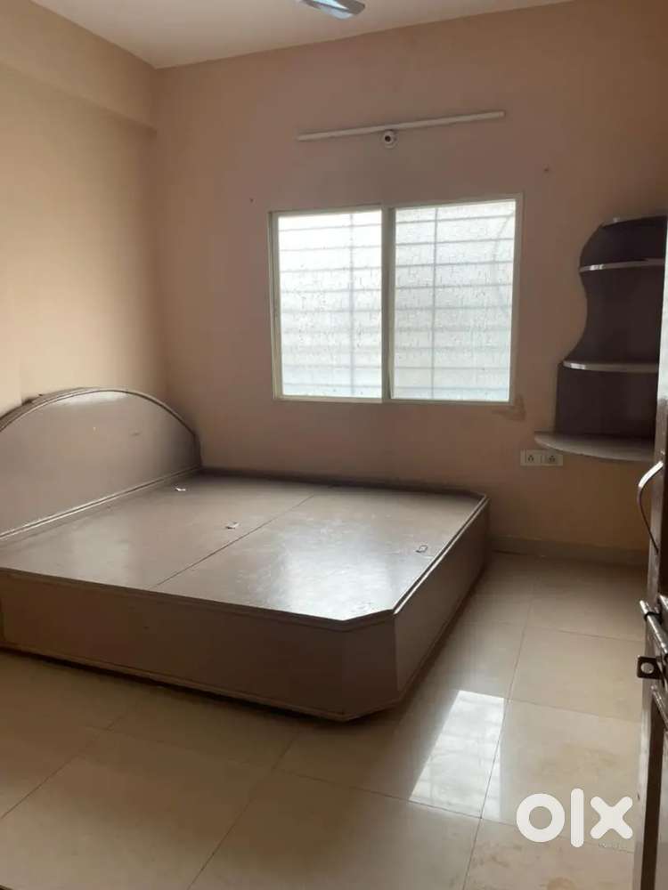 Very good location near geeta bhavan