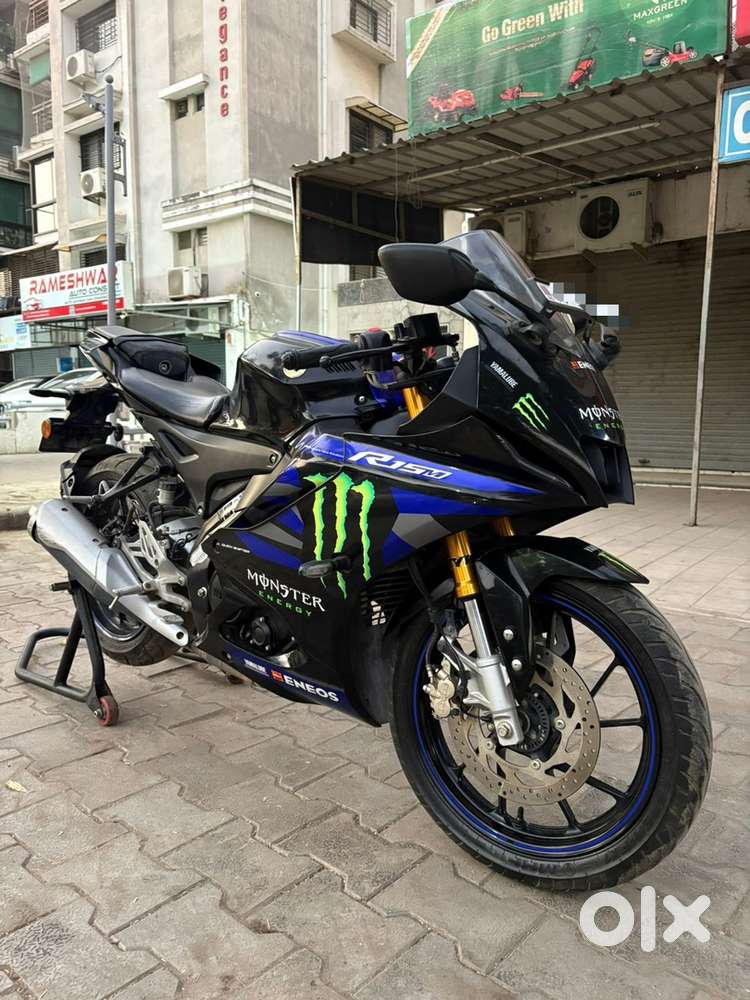 Yahama R15M monster edition