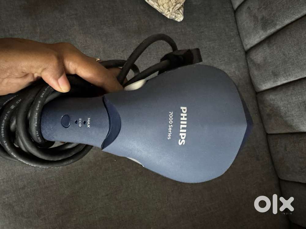 Philip’s handheld garment steamer