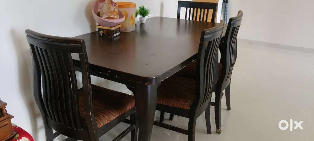 Dinning table 4 seater best quality