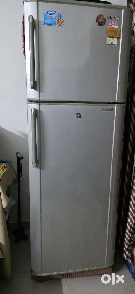 Samsung 345 litres, 4 energy star, good working condition