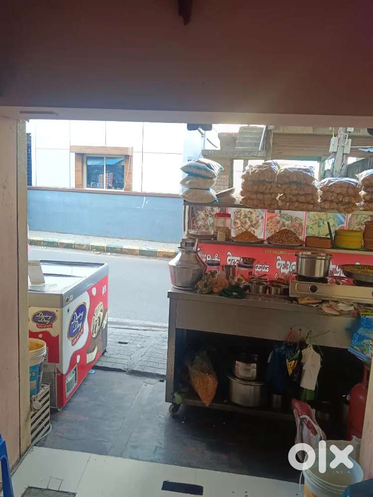 S L V chats and icecream