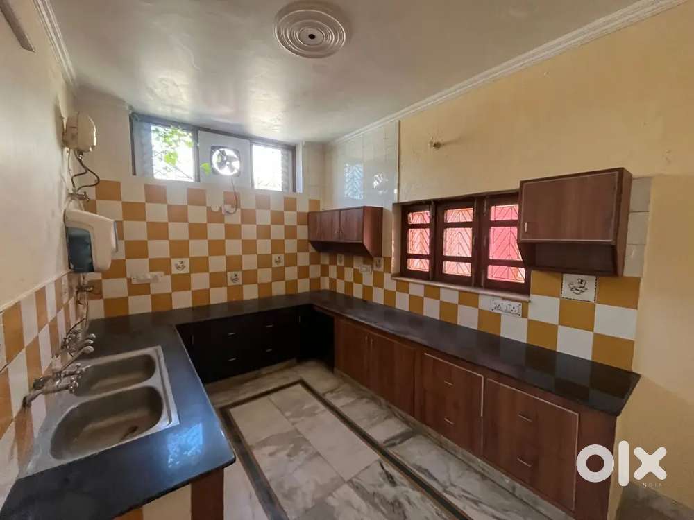 1st floor big 2bhk floor available canal road near Rajpur road