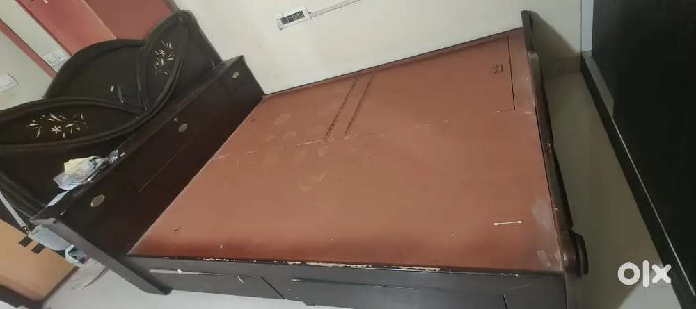 Queen size Cot with 4 portion of storage