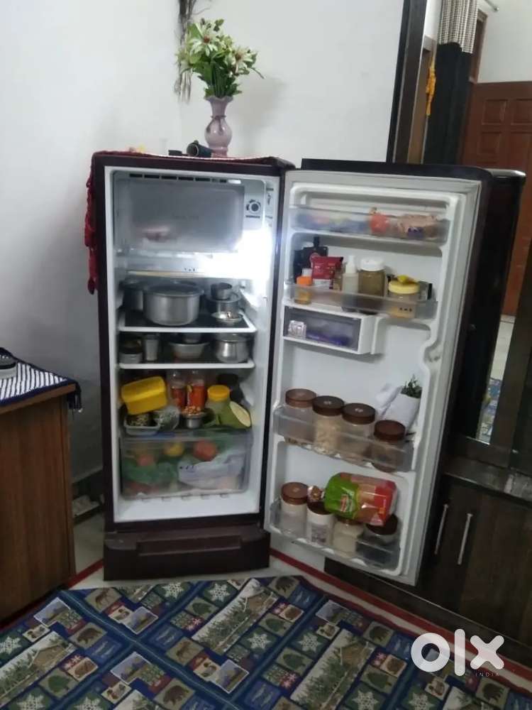 165 litres Whirlpool refrigerator
