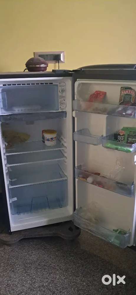 192 liter LG fridge