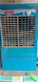 COOlER FOR SELL TWO cooler one  steel and one plastic both 7000
