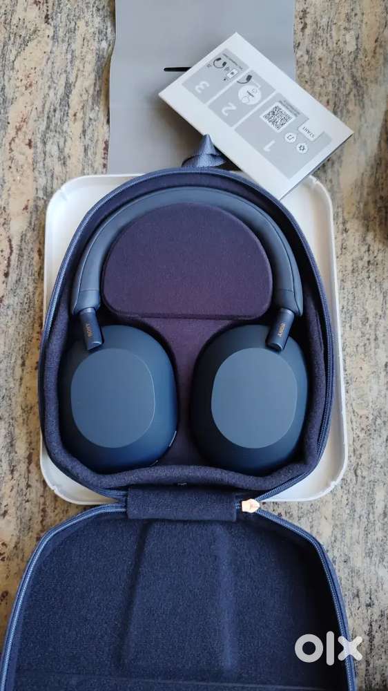 Sony WH-1000 XM5 BRAND NEW HEADPHONES WITH SWEATPADS