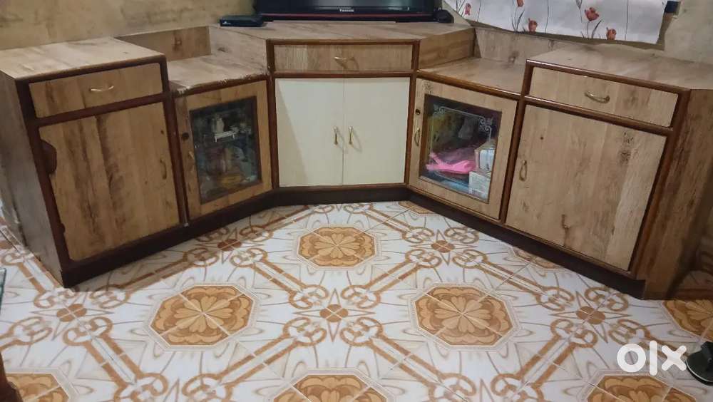 Corner tv table