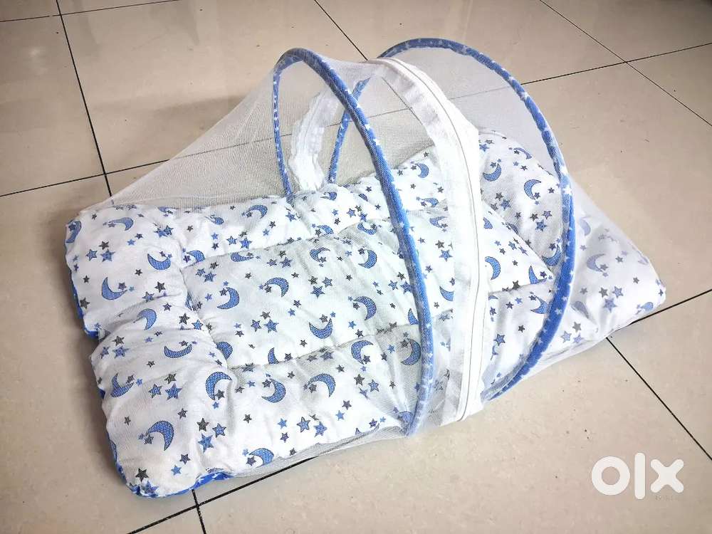 Baby bed set (0-6 months) (Condition: Like new)