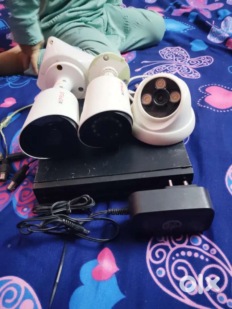 Cctv camera 3 DVR 4channel. Hard disk 1tp adopter all good working