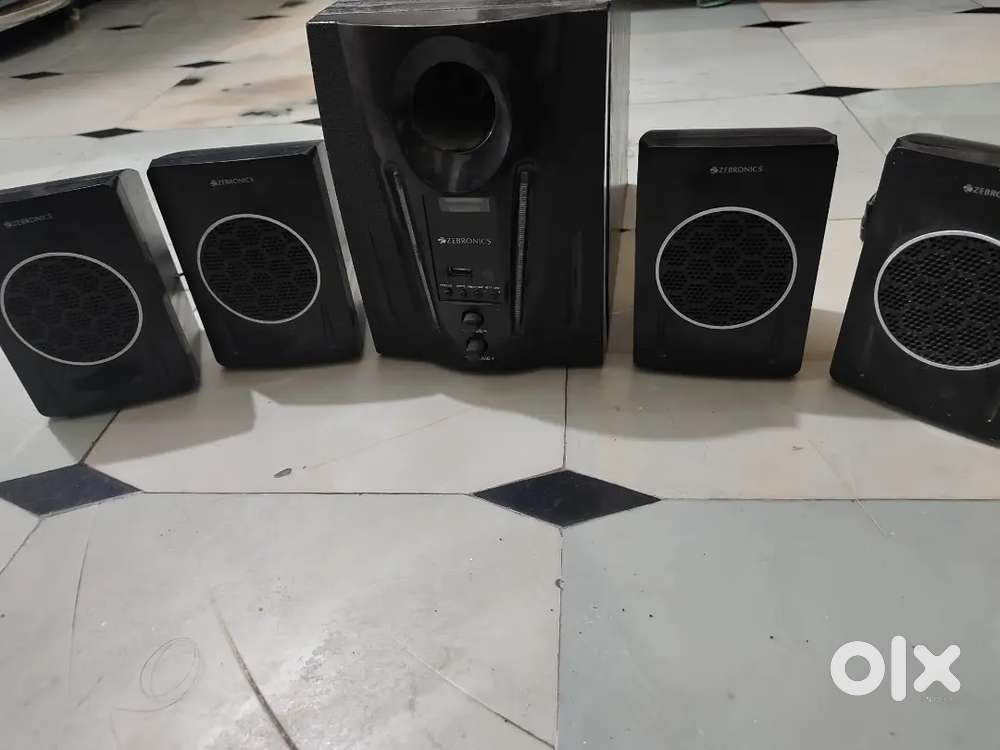 4.1 Speakers set TV Table in good Condition