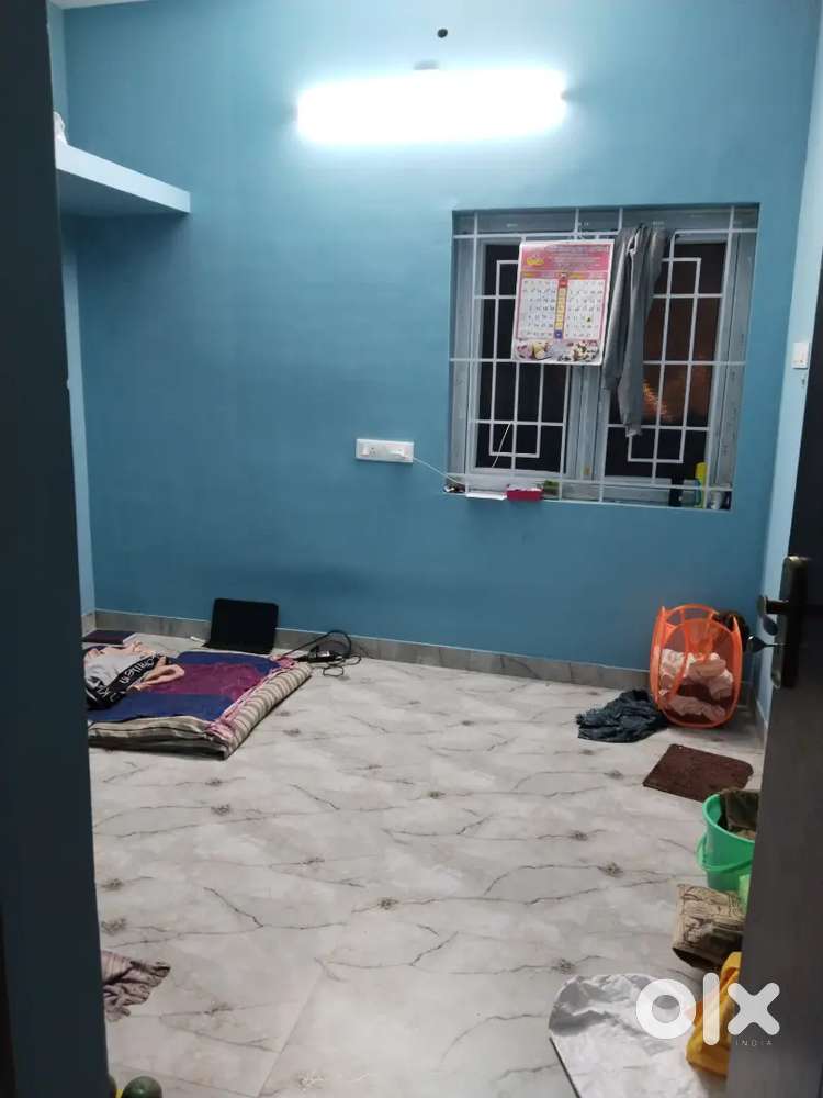 Bachelor Room sharing