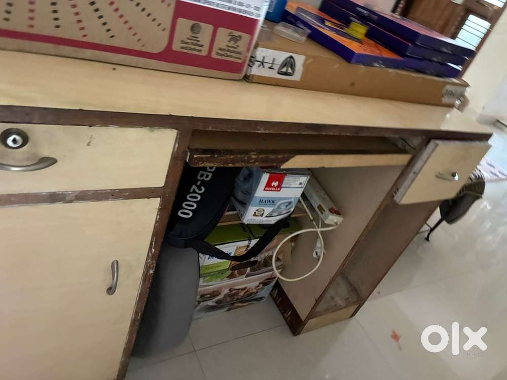 Computer table