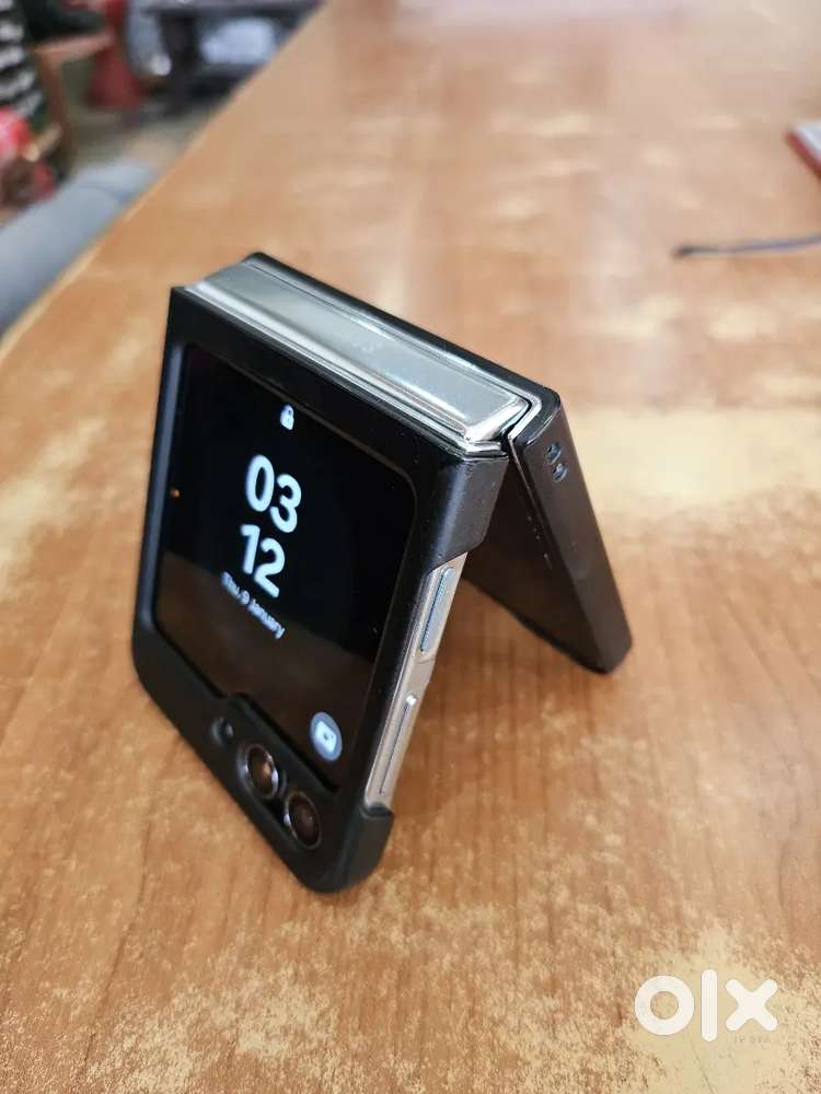 Samsung Flip 5 phone. Olive green colour.