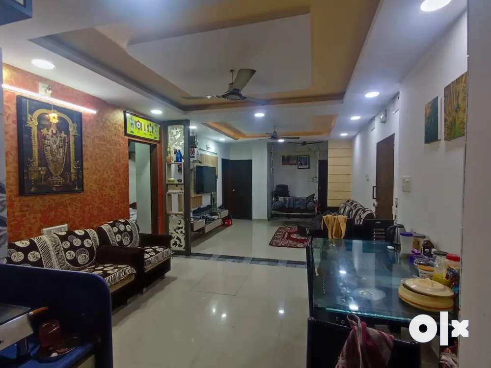 4BHK Flat, 1500 SQ FT Fully furnished with car parking & Lift facility