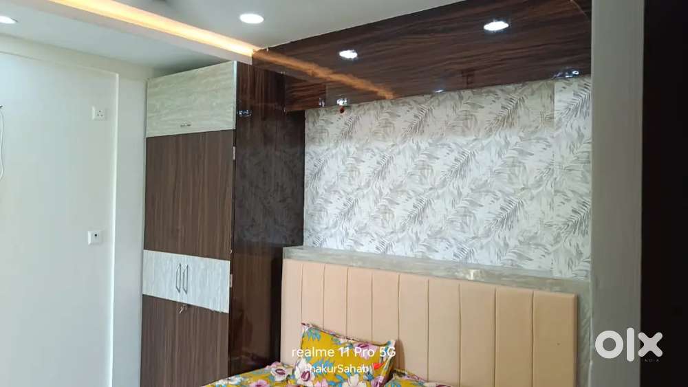 एयरपोर्ट रोड पर without owner फुली फर्निश्ड फ्लैट उपलब्ध है.