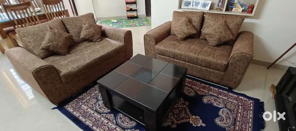 Sofa set + 4 extra cushion - 11k