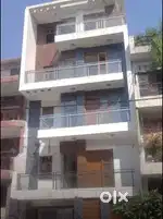 3 Bds - 3 Ba - 1400 ft2 only 5yrs old builder floor wid lift & parking