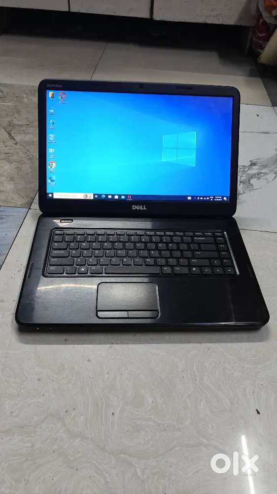 Dell laptop i5 8gb 500gb hdd 16inch webcam win10 charger all working