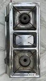 Gas stove with two burners