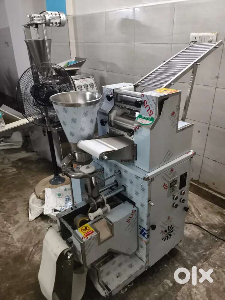Momos machine