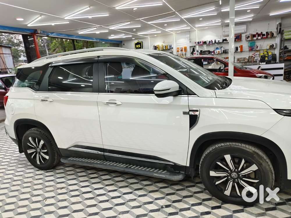 Very less driven showroom track MG hector plus for sale
