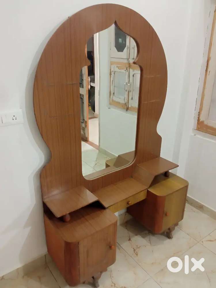 Dressing table in good condition