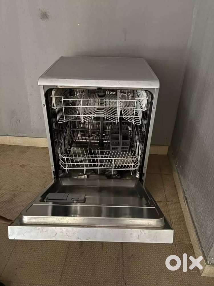 Dish washer