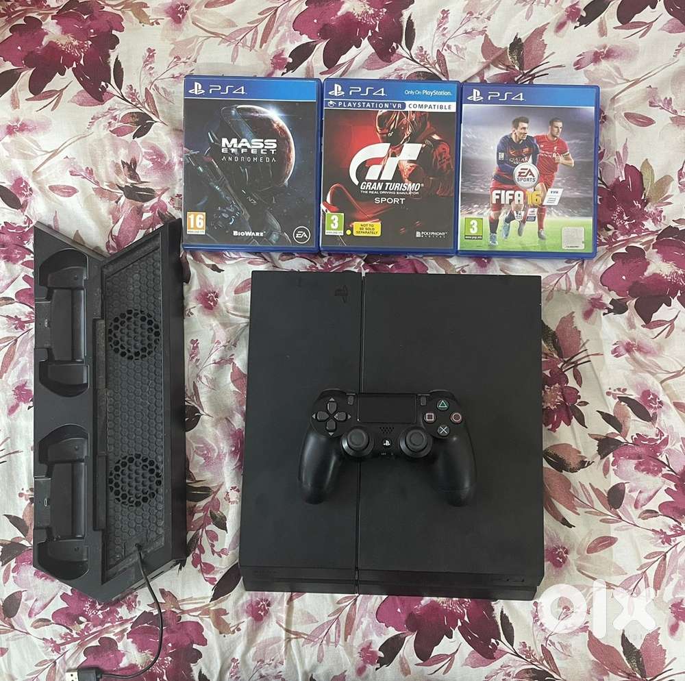 Ps4 with controllr 3 games and a cooling stand