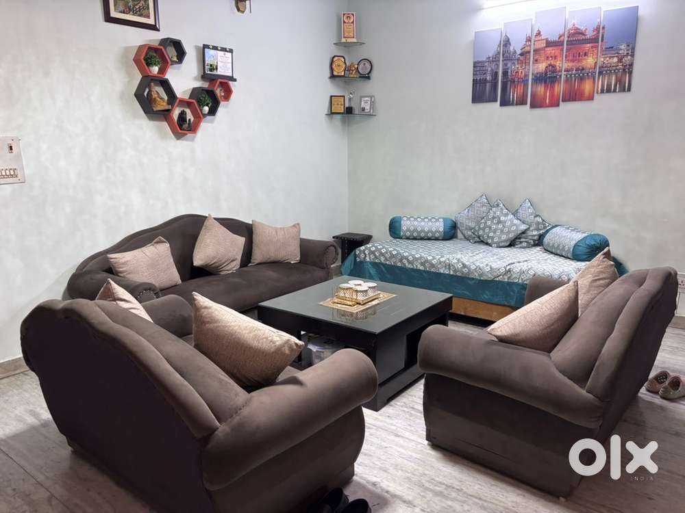 7 Seater Sofa With Cushion