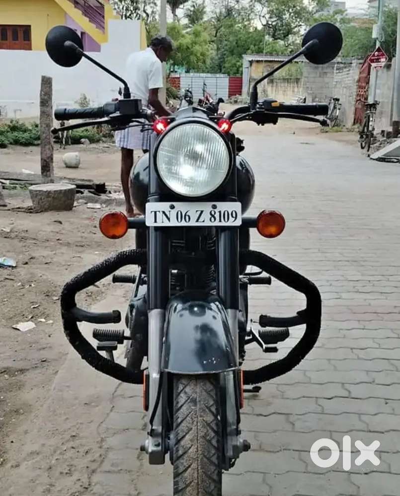 Royal enfield classic stleath black