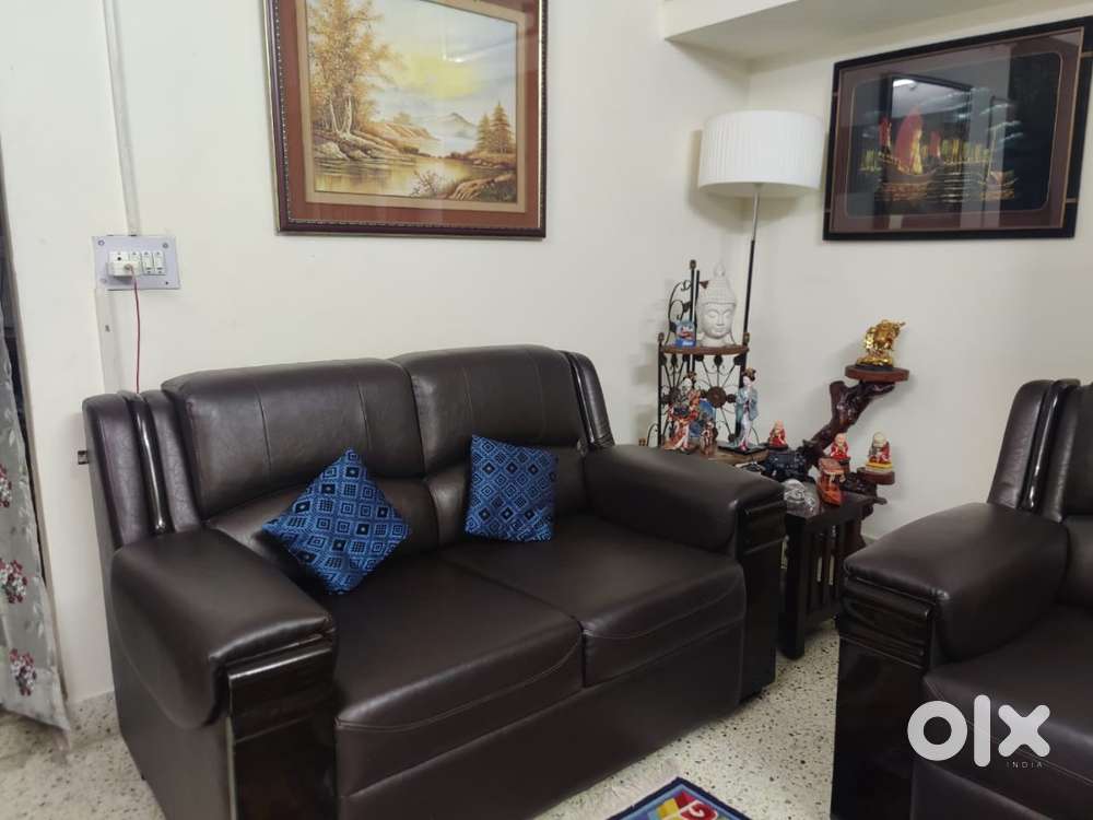 SEVEN SEATER SOFA ( 3 + 2 + 2 ), 6 X PEG TABLES , 1 X CENTRE TABLE