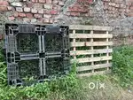Pallet rack plastic or wood
