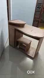 Computer table