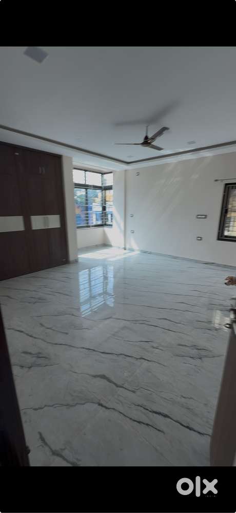 SEMIFURNISHED HOUSE WITH MODULAR KITCHEN,LIFT, BIG BALCONY,CAR PARKING