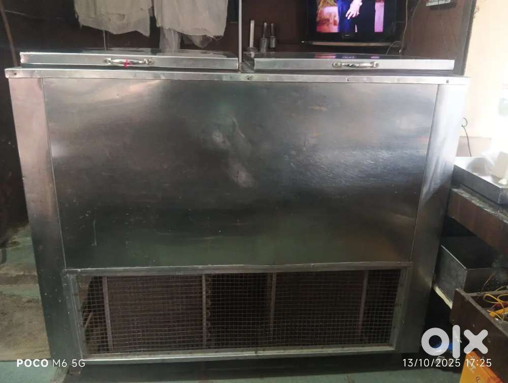 Milk cooling fridge