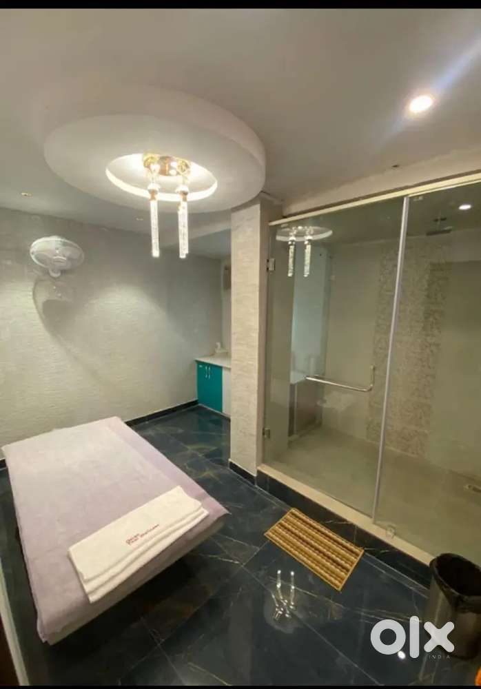 Vacancy Available for Female massage therapist