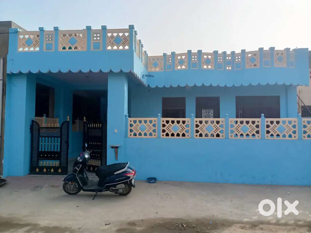 Independent house with separate roof