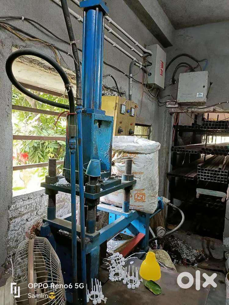 Plastic machine. Injection moulding machine. Sami machine. Automatic