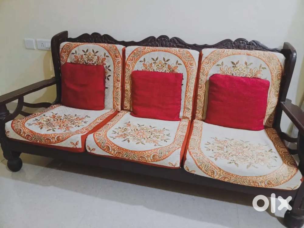 3+2 seater wooden sofa set