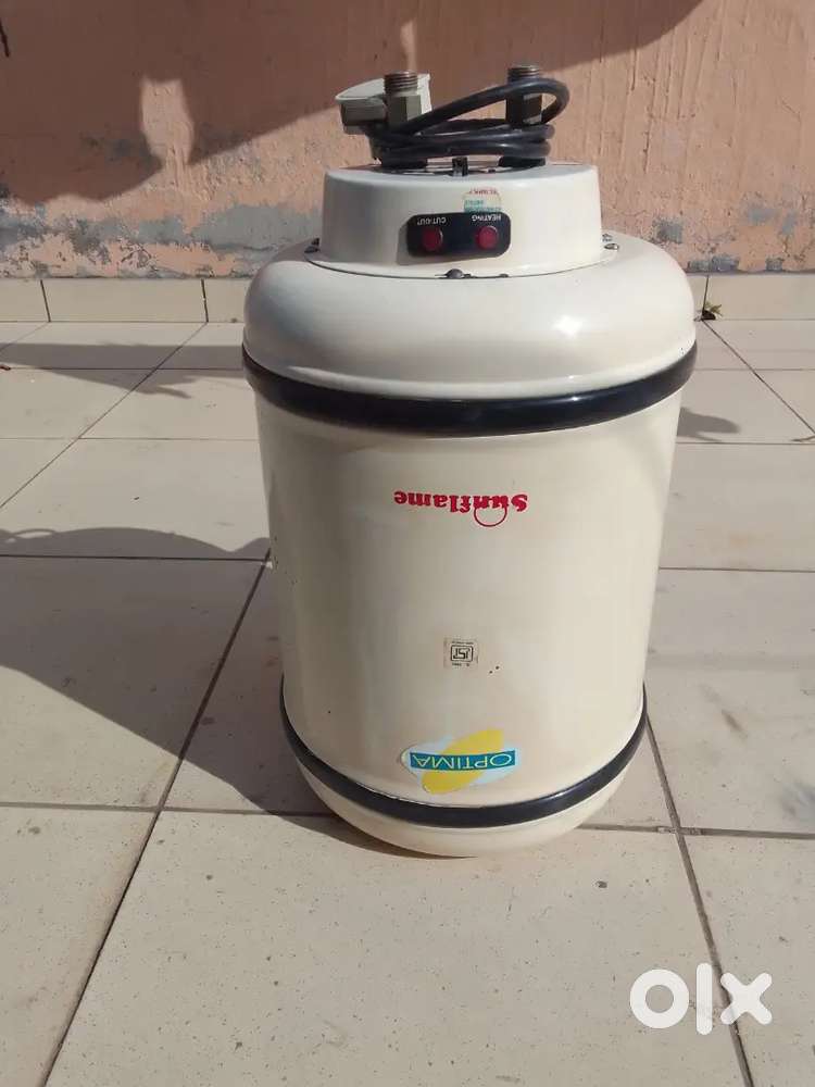 Geyser for sale 16litr storage, good working new condition