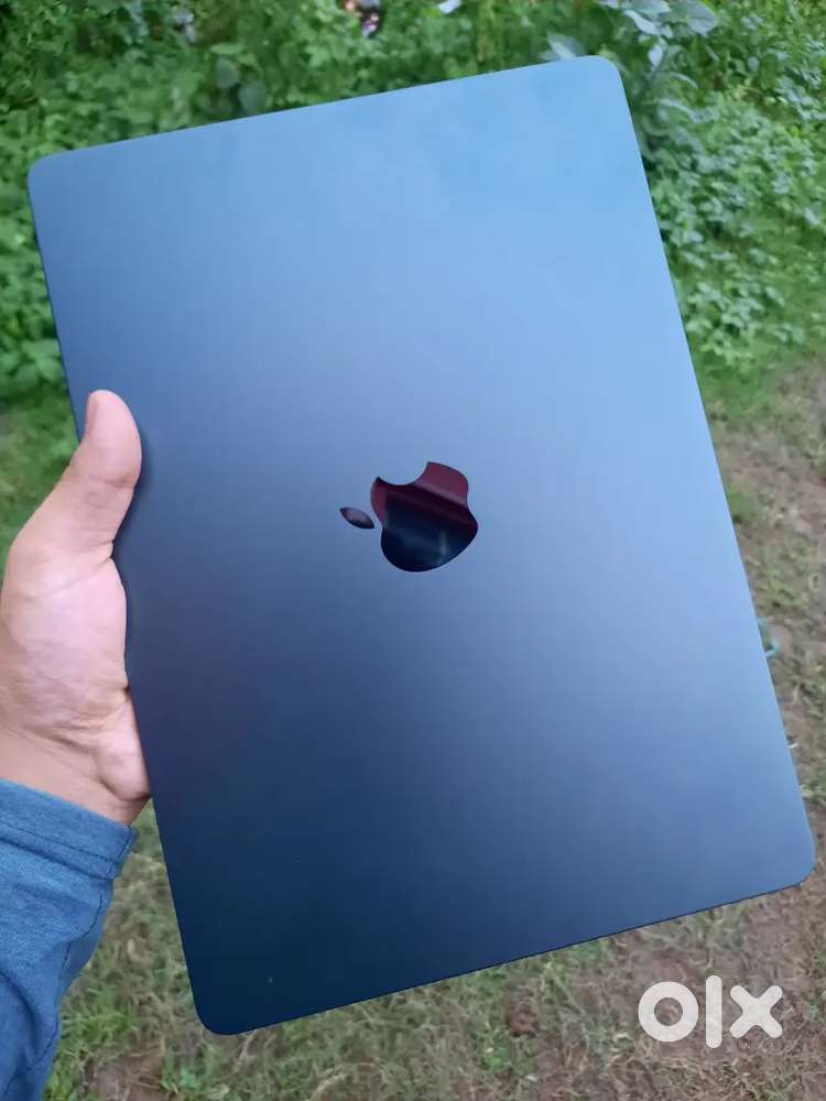 Apple MacBook Air M2 2022 – 8GB/256GB – Excellent Condition