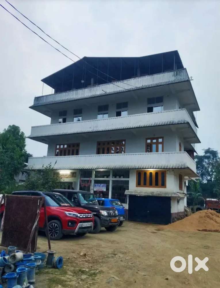 3-Storey commercial building for rent available.