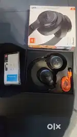 JBL live 500 headphone use with wire or wireless