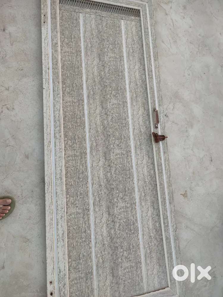 Aluminum and plastic door gate