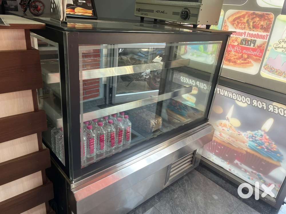 Centralised cooling display counter